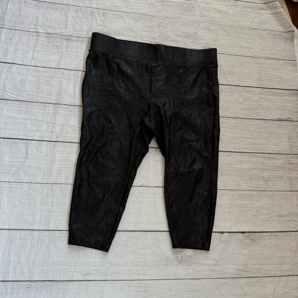 Torrid Pixie Pull On Plus Size 4 Black Ankle Pant… - image 1